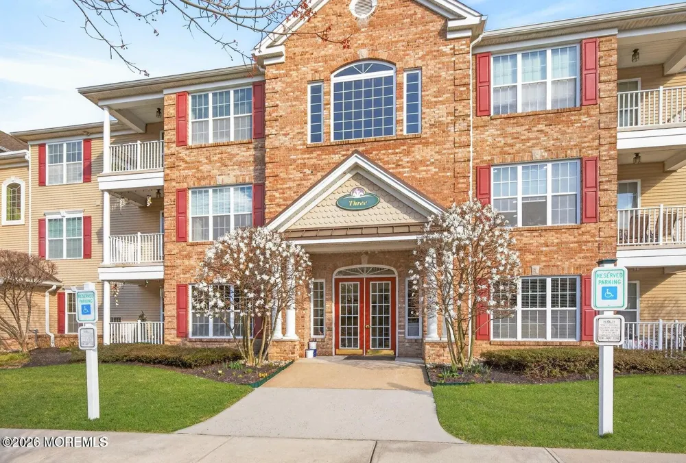 326 Sophee Lane Lakewood, NJ 08701
