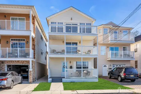 28 Bay Avenue