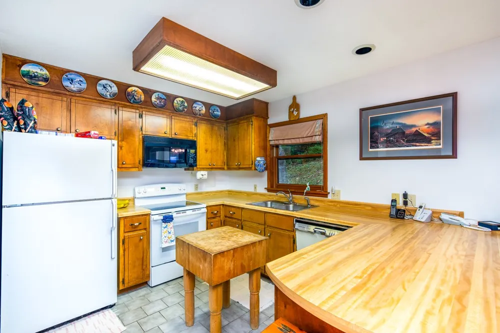 494 Lazy Lane Whittier, NC 28789