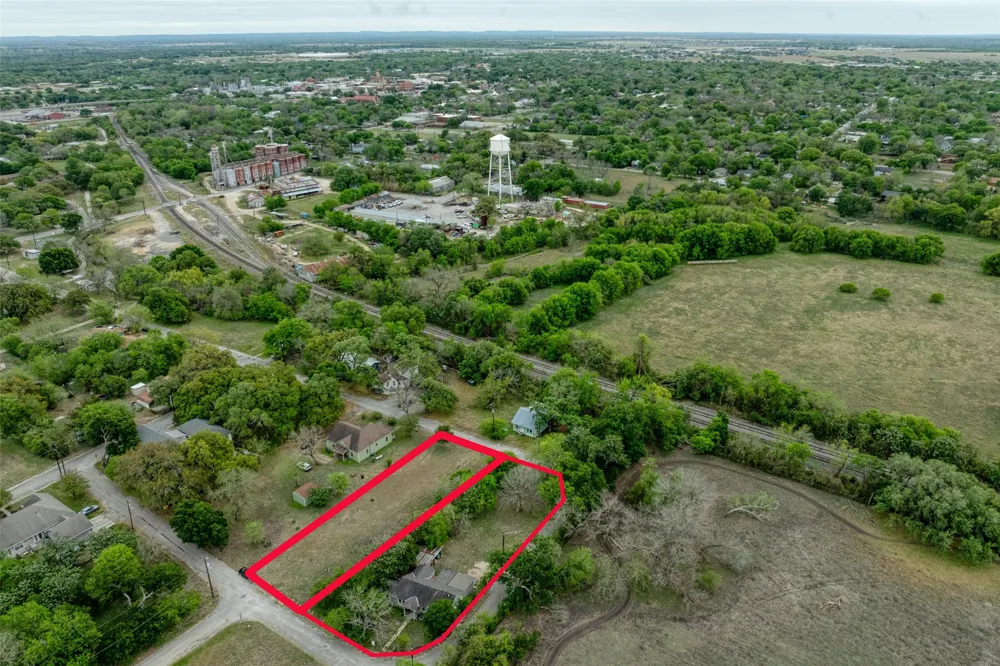 1002 Proctor Street Lockhart, TX 78644