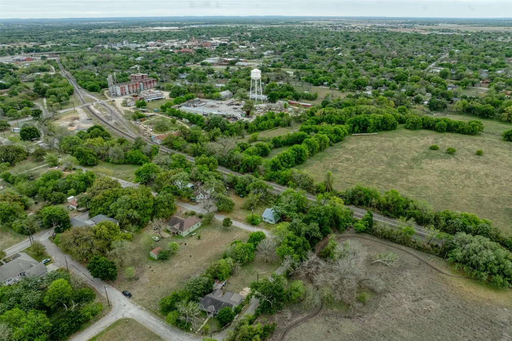 1002 Proctor Street Lockhart, TX 78644