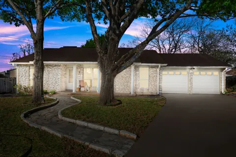 8102 Furness Cove