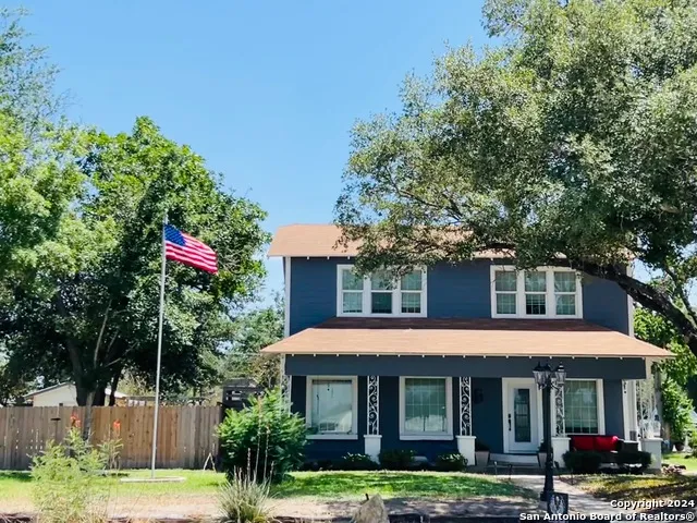 300 E Church St Three Rivers, TX 78071