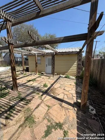 300 E Church St Three Rivers, TX 78071