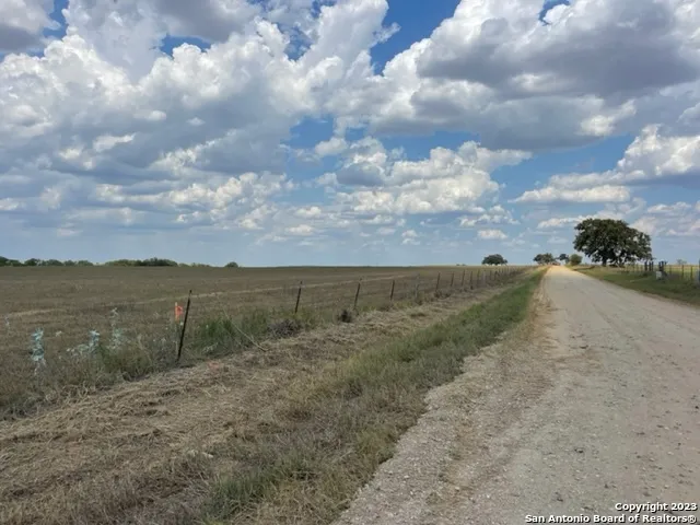 713 County Road 232 Floresville, TX 78114