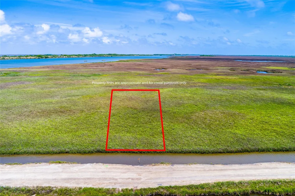 40 S Tuna Ave Crystal Beach, TX 77650