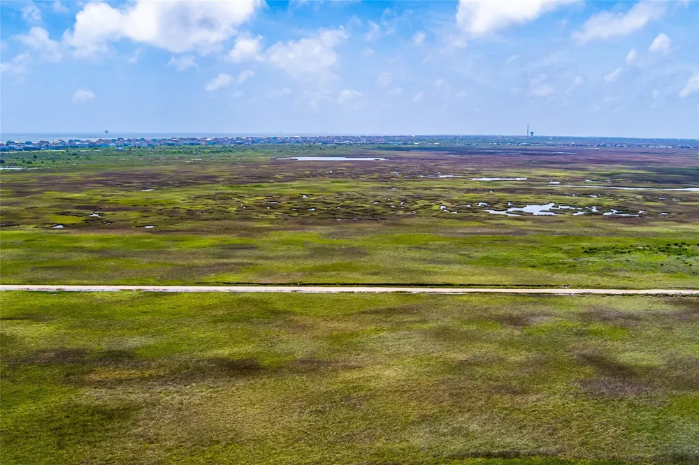 40 S Tuna Ave Crystal Beach, TX 77650