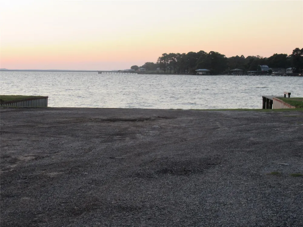 184 Hickory Drive Onalaska, TX 77360