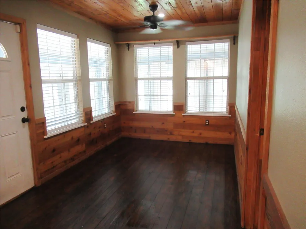 184 Hickory Drive Onalaska, TX 77360