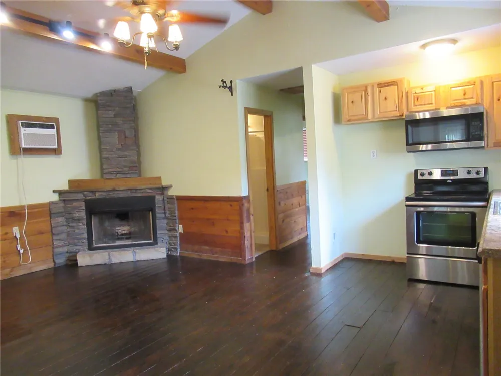 184 Hickory Drive Onalaska, TX 77360