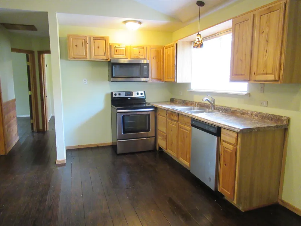 184 Hickory Drive Onalaska, TX 77360