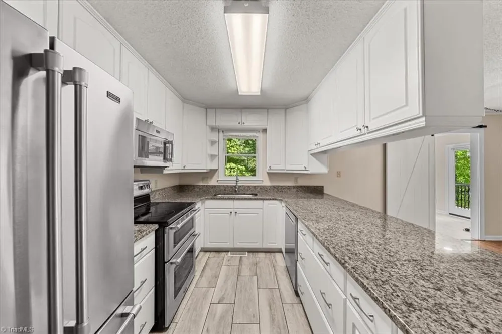 330 Hillview Drive Lexington, NC 27292