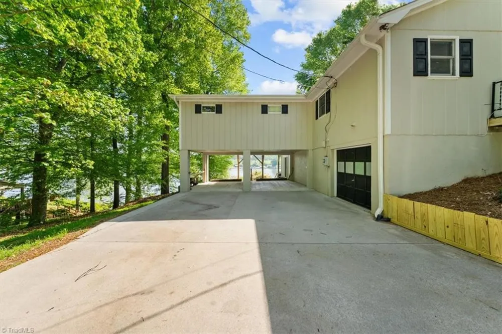 330 Hillview Drive Lexington, NC 27292