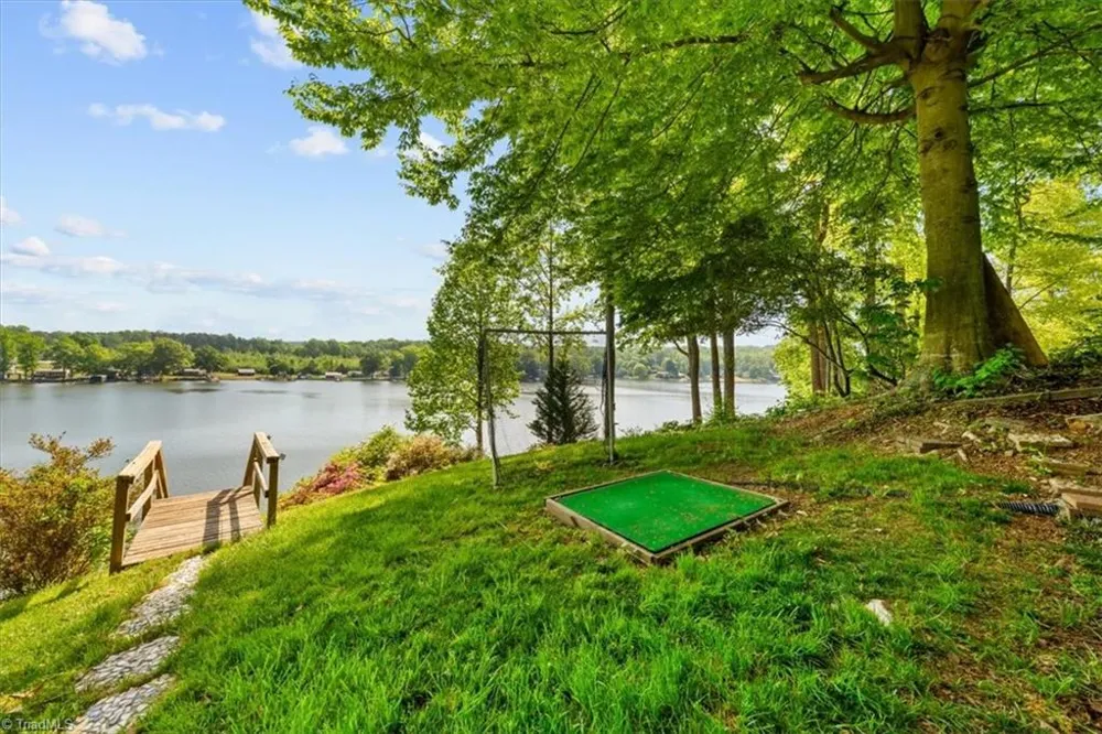 330 Hillview Drive Lexington, NC 27292