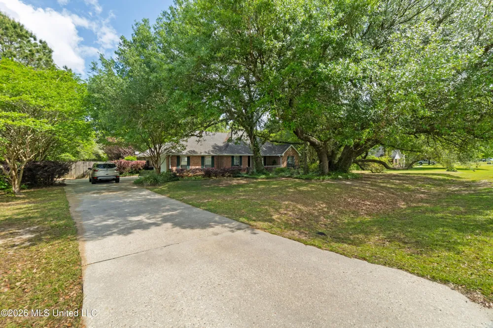 107 Brentwood Drive Picayune, MS 39466