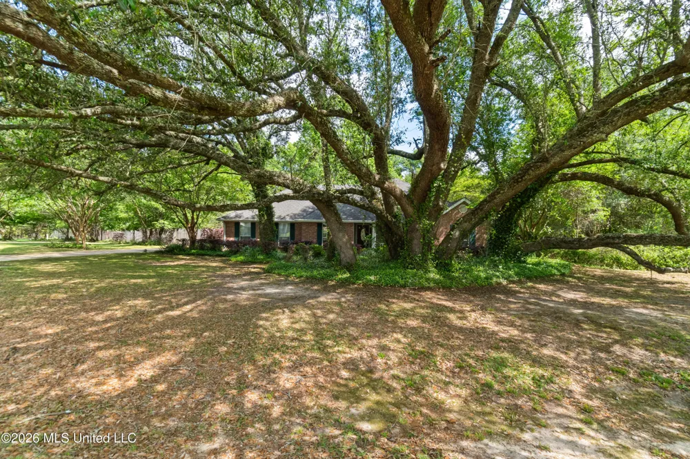107 Brentwood Drive Picayune, MS 39466