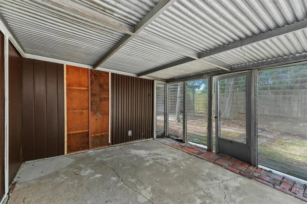 632 Meadowlawn Street Shoreacres, TX 77571