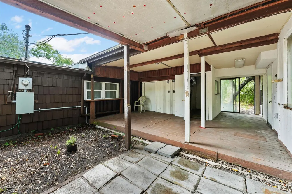 632 Meadowlawn Street Shoreacres, TX 77571