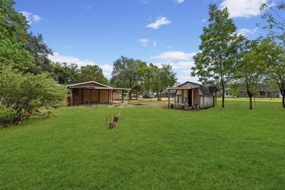 632 Meadowlawn Street Shoreacres, TX 77571