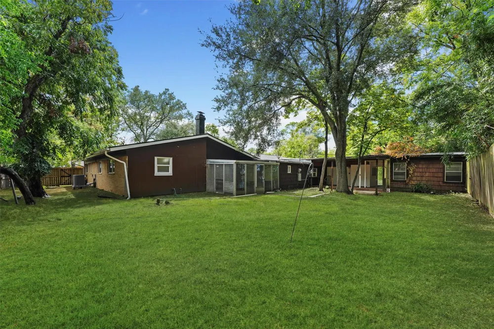632 Meadowlawn Street Shoreacres, TX 77571