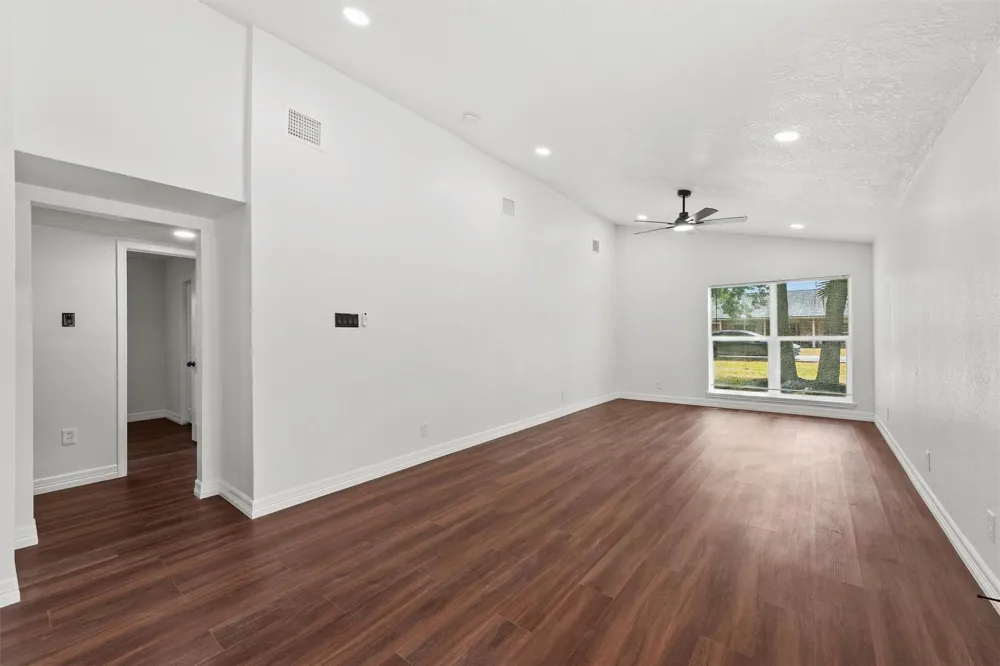 632 Meadowlawn Street Shoreacres, TX 77571