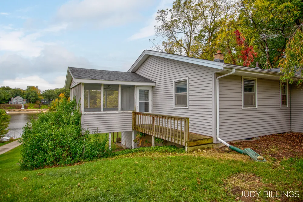 6342 Old Allegan Road Saugatuck, MI 49453