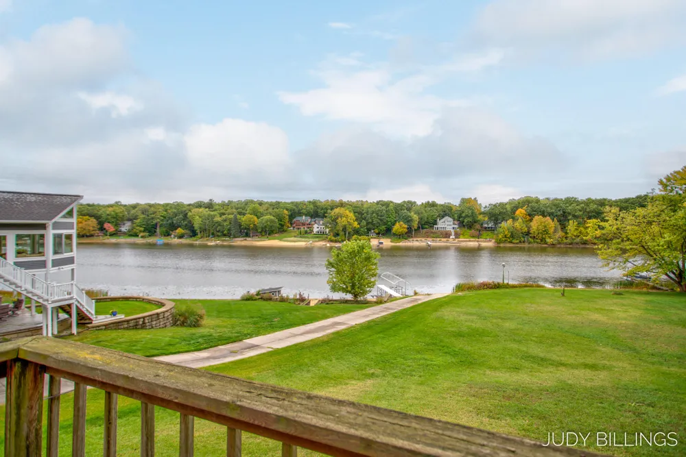 6342 Old Allegan Road Saugatuck, MI 49453