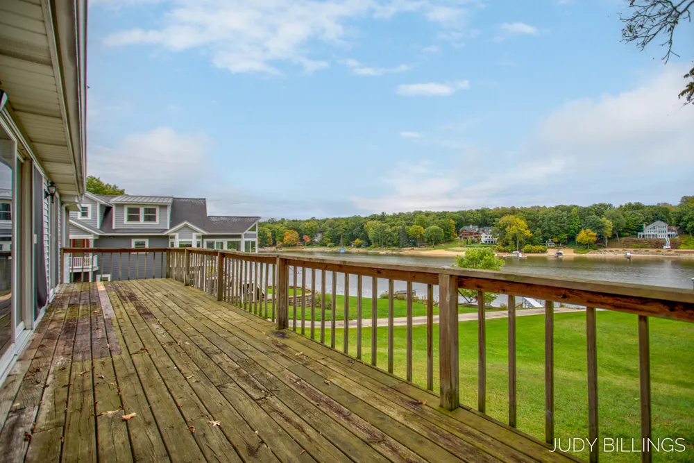 6342 Old Allegan Road Saugatuck, MI 49453