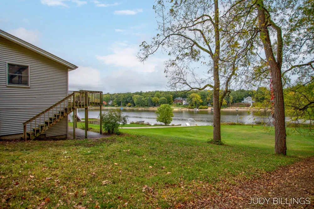 6342 Old Allegan Road Saugatuck, MI 49453