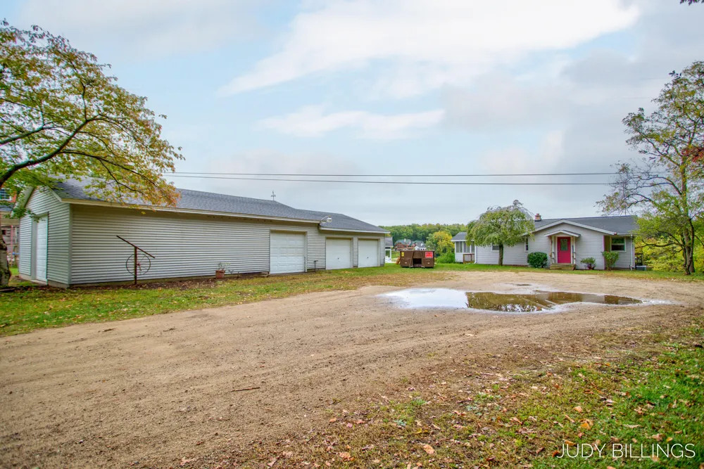 6342 Old Allegan Road Saugatuck, MI 49453