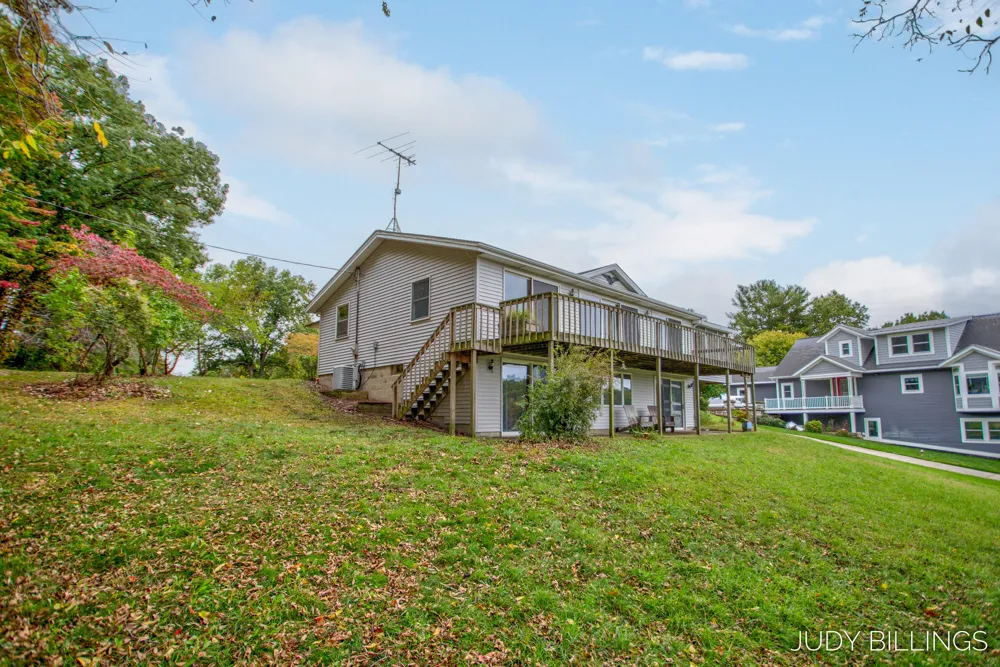 6342 Old Allegan Road Saugatuck, MI 49453