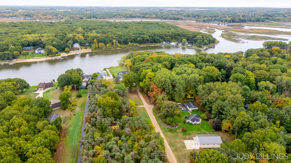 6342 Old Allegan Road Saugatuck, MI 49453
