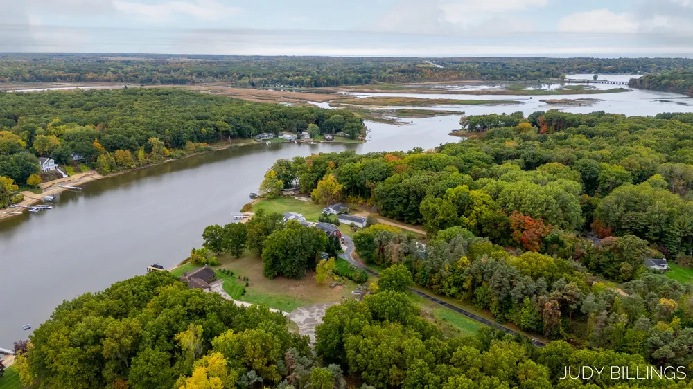 6342 Old Allegan Road Saugatuck, MI 49453