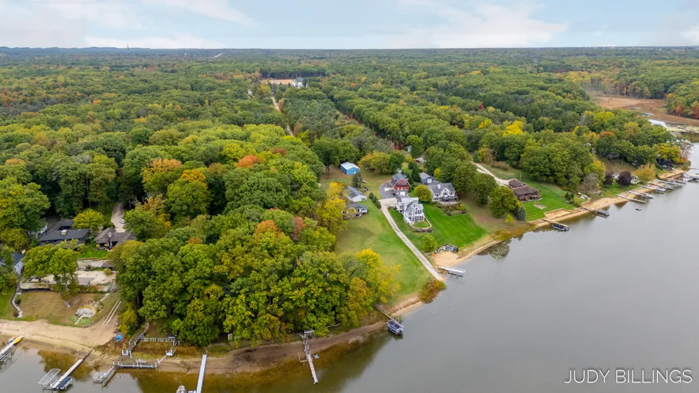 6342 Old Allegan Road Saugatuck, MI 49453