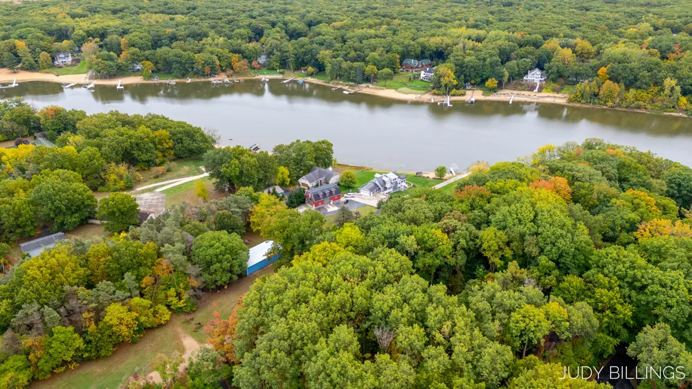 6342 Old Allegan Road Saugatuck, MI 49453