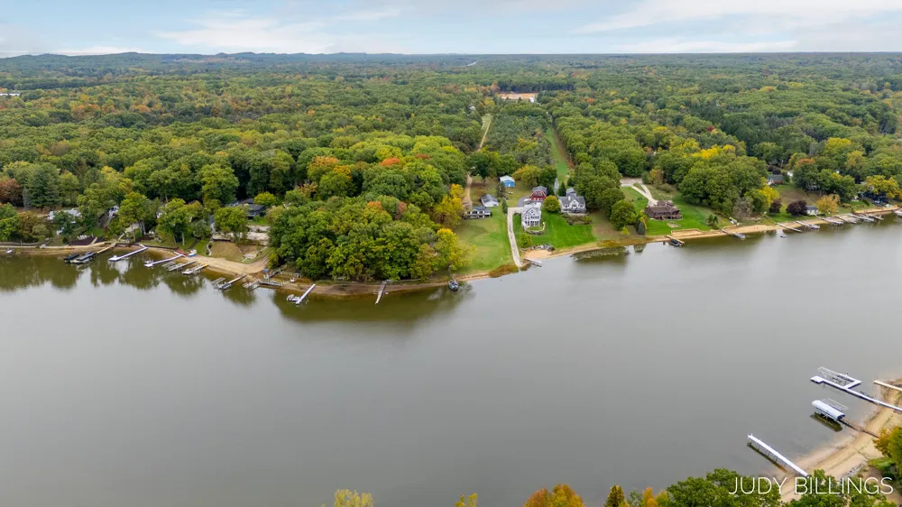 6342 Old Allegan Road Saugatuck, MI 49453