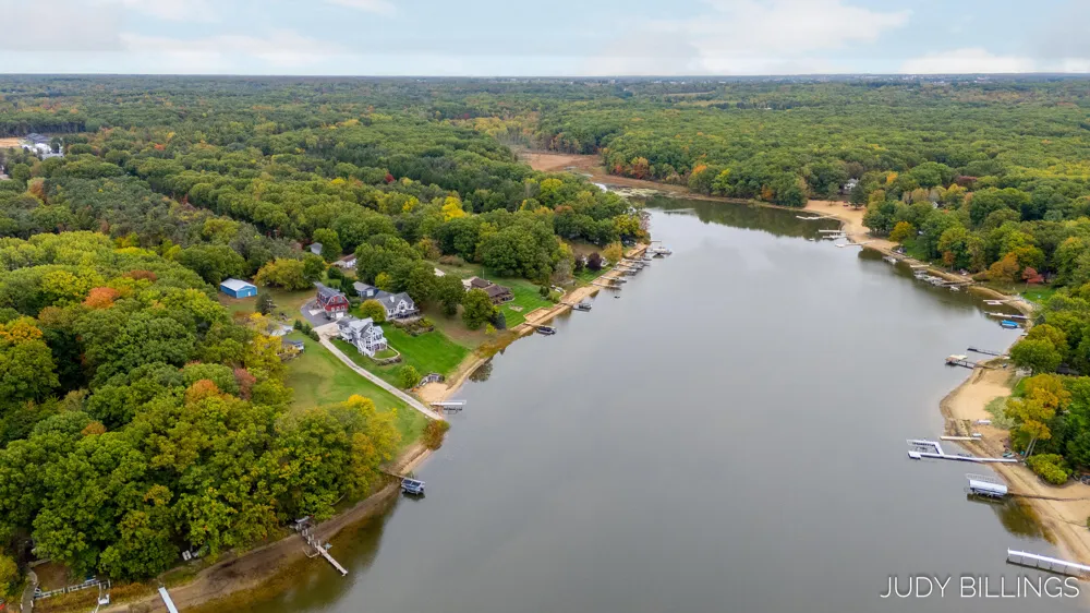 6342 Old Allegan Road Saugatuck, MI 49453
