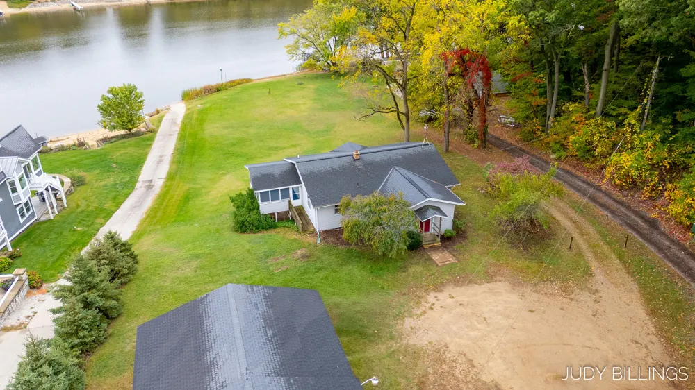 6342 Old Allegan Road Saugatuck, MI 49453