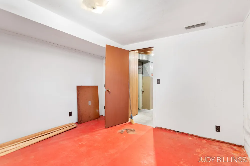 6342 Old Allegan Road Saugatuck, MI 49453
