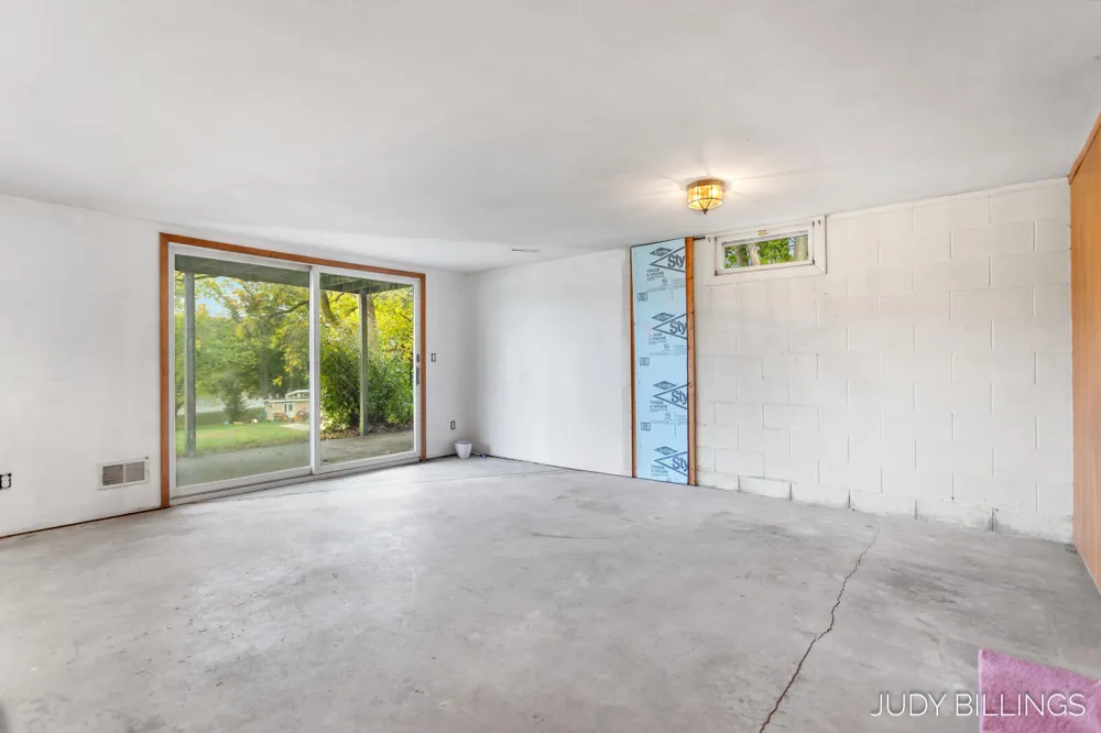 6342 Old Allegan Road Saugatuck, MI 49453