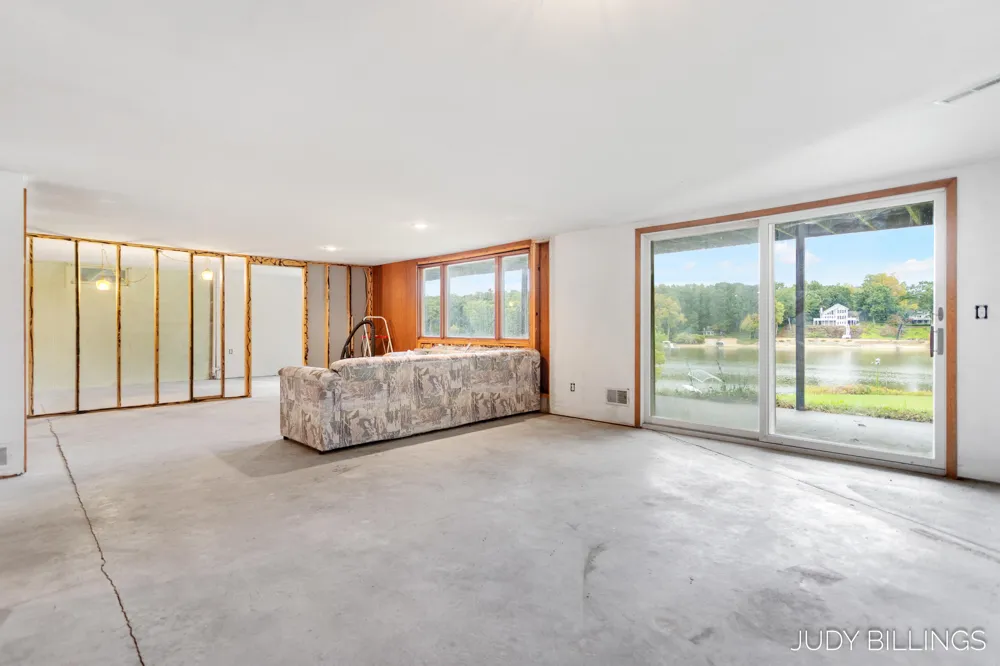 6342 Old Allegan Road Saugatuck, MI 49453
