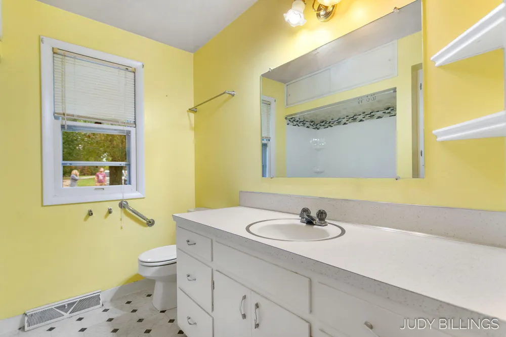6342 Old Allegan Road Saugatuck, MI 49453