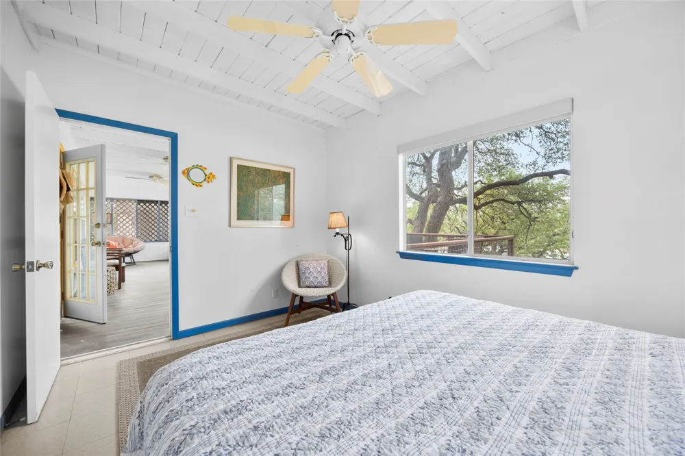 1131 Edgewater Drive Spicewood, TX 78669