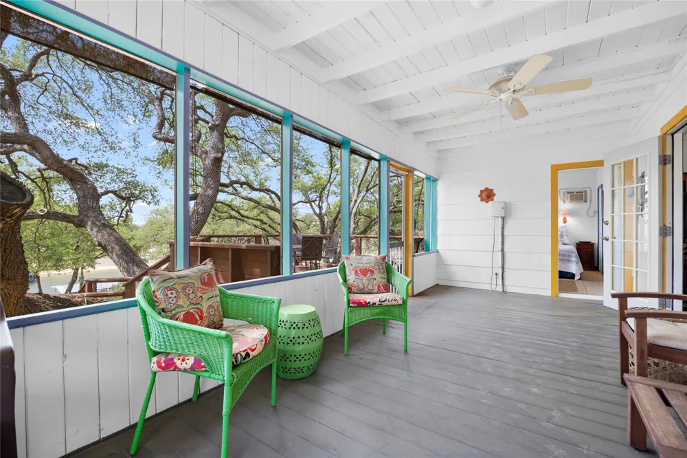 1131 Edgewater Drive Spicewood, TX 78669