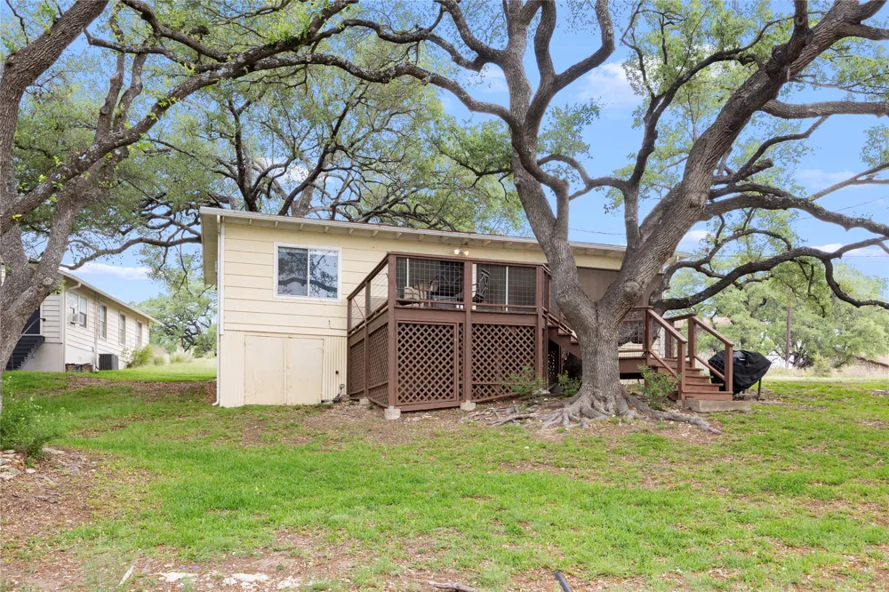 1131 Edgewater Drive Spicewood, TX 78669