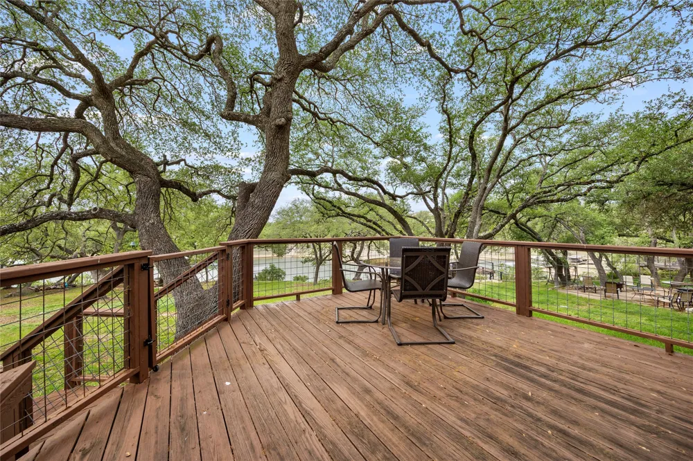 1131 Edgewater Drive Spicewood, TX 78669