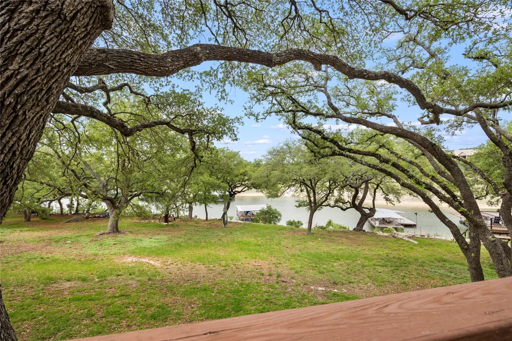 1131 Edgewater Drive Spicewood, TX 78669
