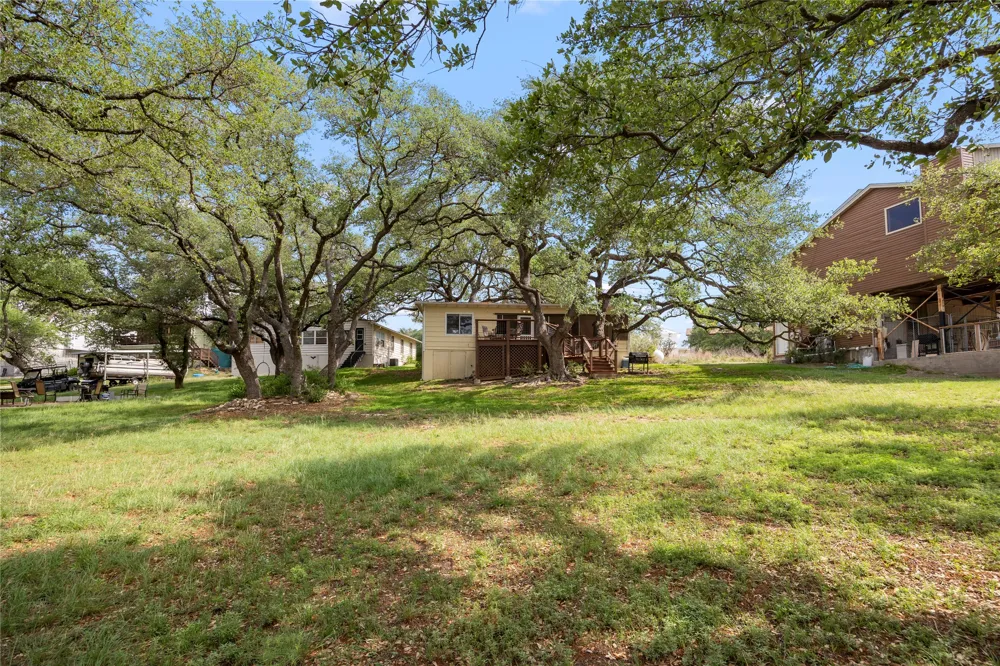 1131 Edgewater Drive Spicewood, TX 78669