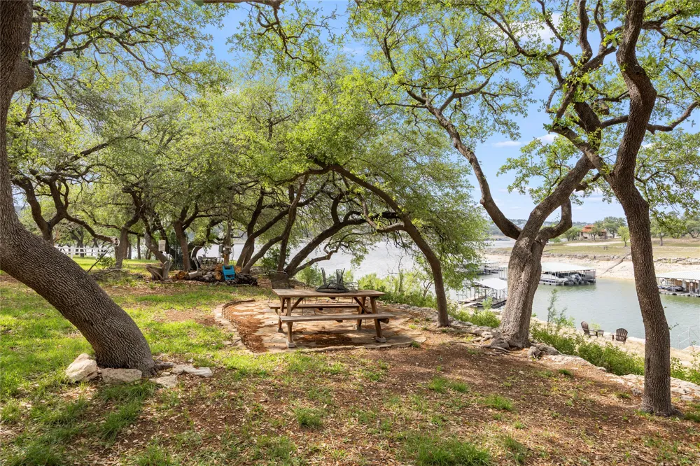 1131 Edgewater Drive Spicewood, TX 78669