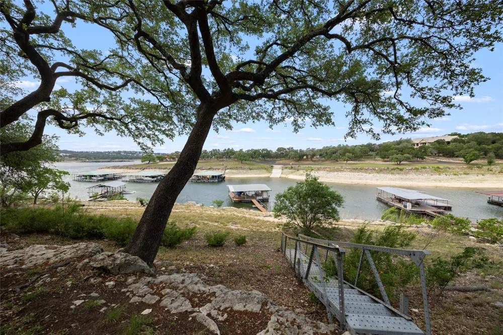 1131 Edgewater Drive Spicewood, TX 78669
